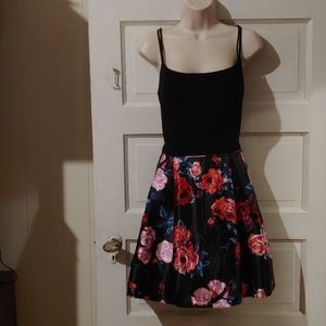 Blondie Nites Sleeveless Floral Dress 13